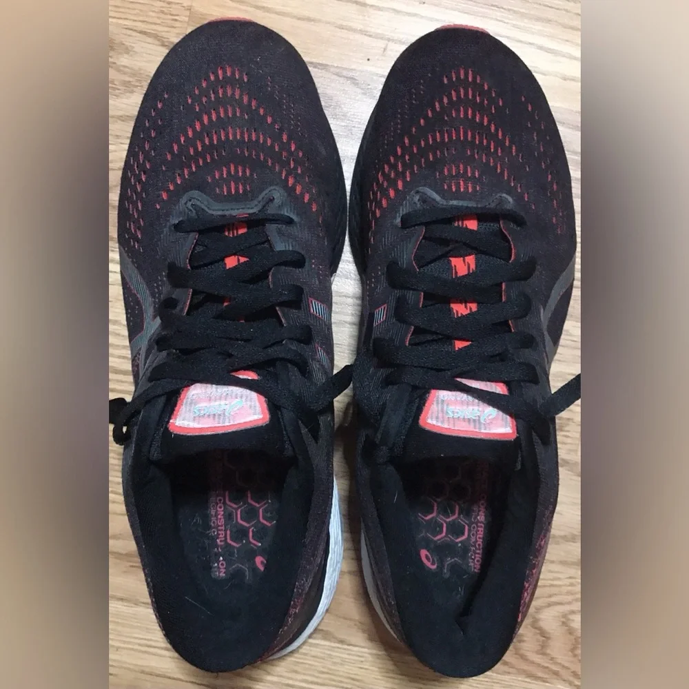 ASICS Gel Kayano 28 Black Red White Running athletic sneaker Shoes size 11.5 US